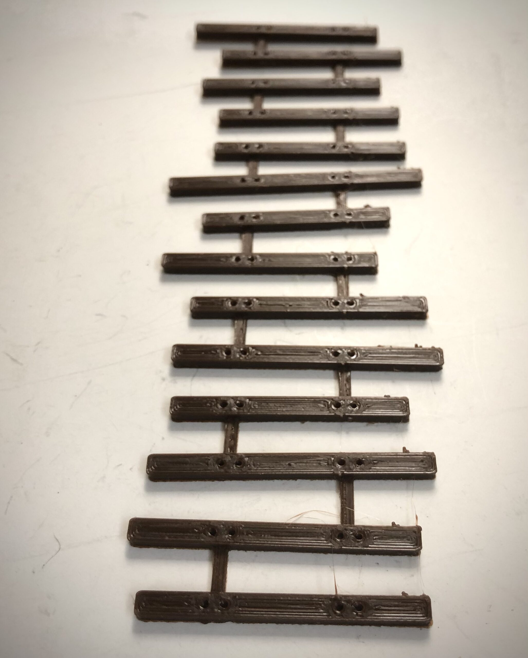 All Nation 0n3 Flex Ties With Spike Holes CROOKED – Rough Cut for Narrow Gauge Logging Roads Code 100 (19.5″) 3D Printed PN#632AN - Image 3