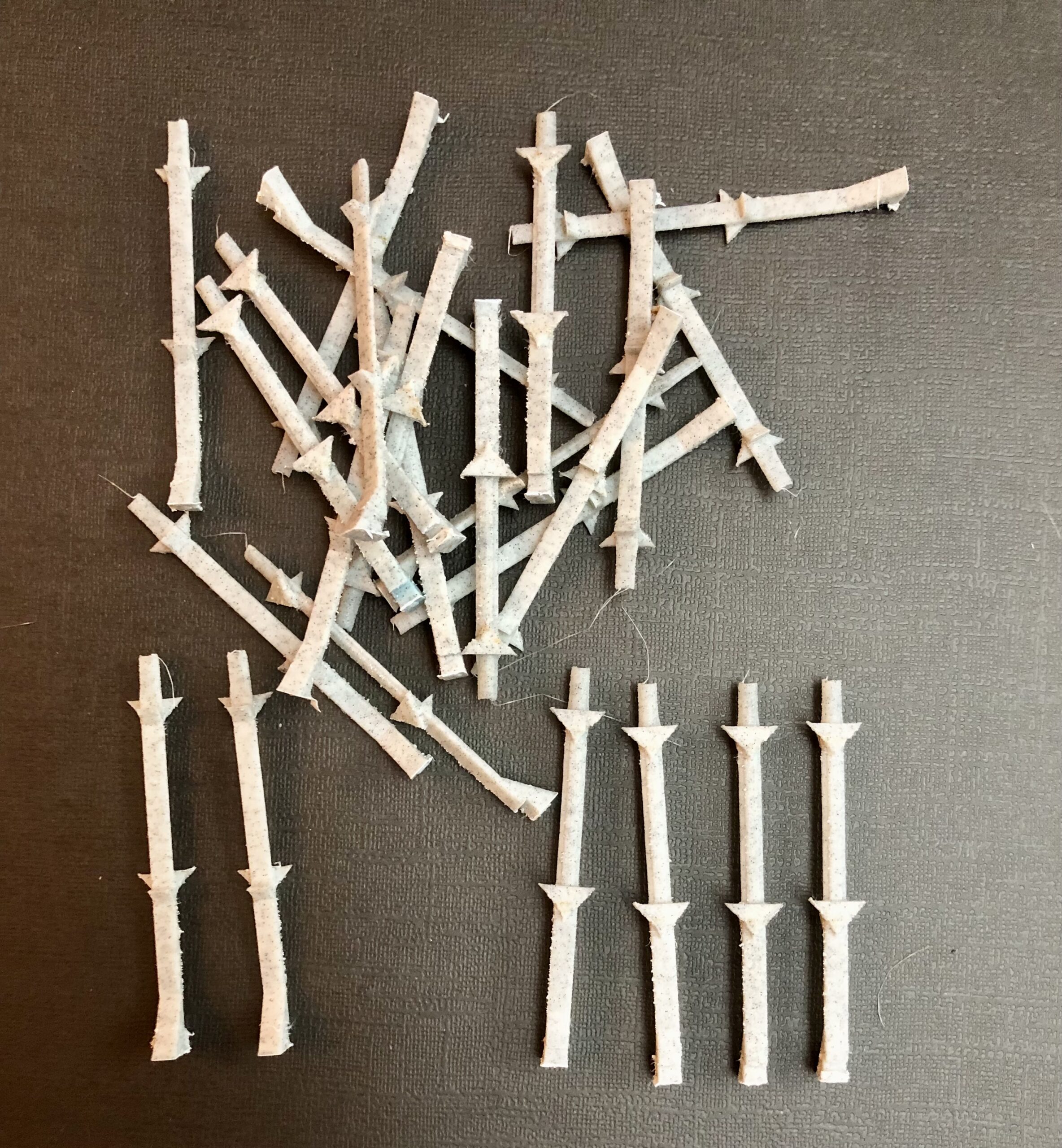 Vertical Rack Beam Autorack Car (25/bag) PN#690 - Image 2